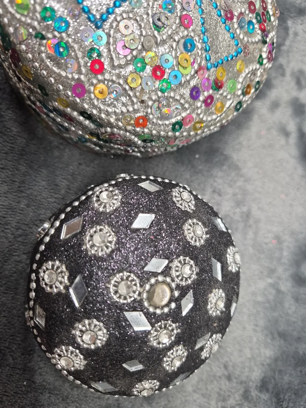 Vintage Style Beaded Nesting Metal Trinket Jewelry Boxes Black Multicolor  2 Pcs